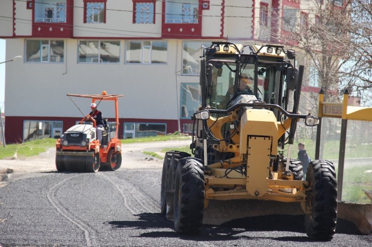 Bitlis Belediyesinden yol asfaltlama çalışması