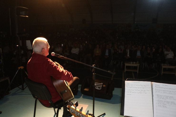 Sunay Akın ve İlhan Şeşen Karabük’te sevenleri ile bir araya geldi