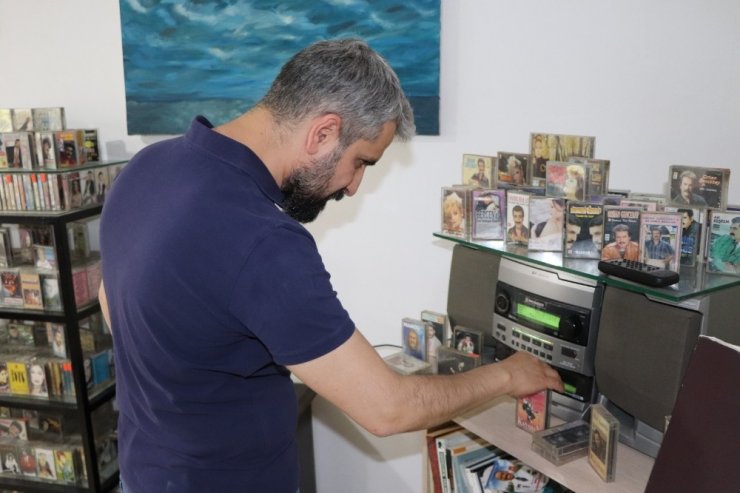 Siirt’te biriktirdiği kaset koleksiyonuna paha biçemiyor