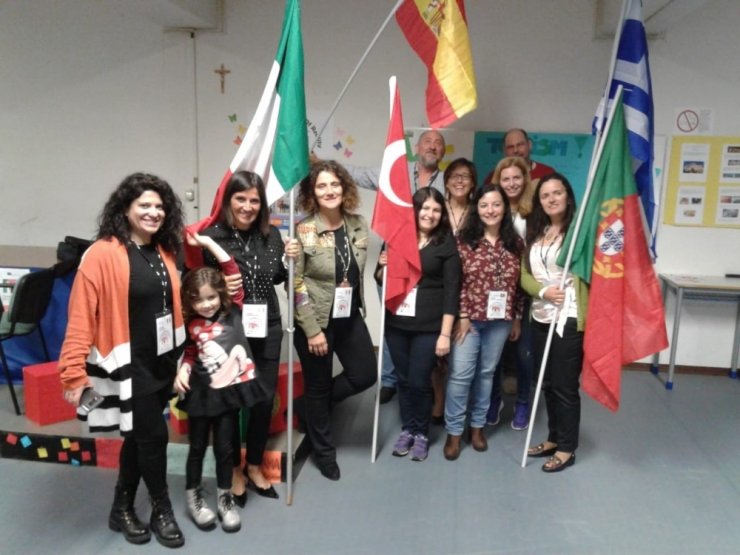 Liseli öğlenciler İtalya’da Afyonkarahisar’ı temsil etti