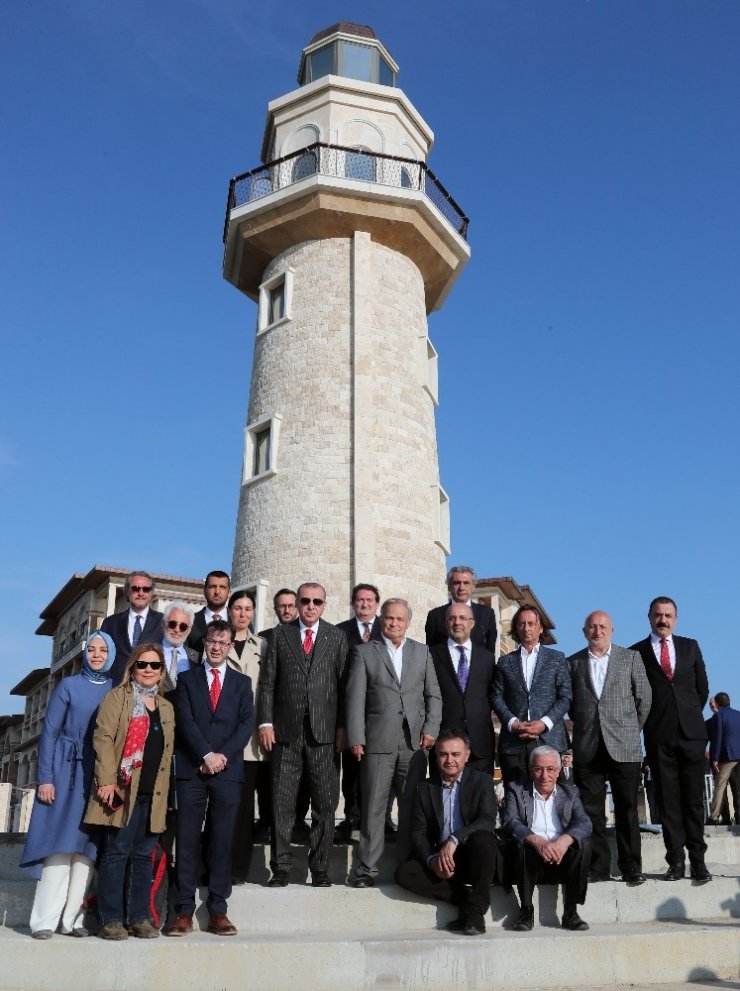 Cumhurbaşkanı Erdoğan, Demokrasi ve Özgürlükler adasında incelemelerde bulundu