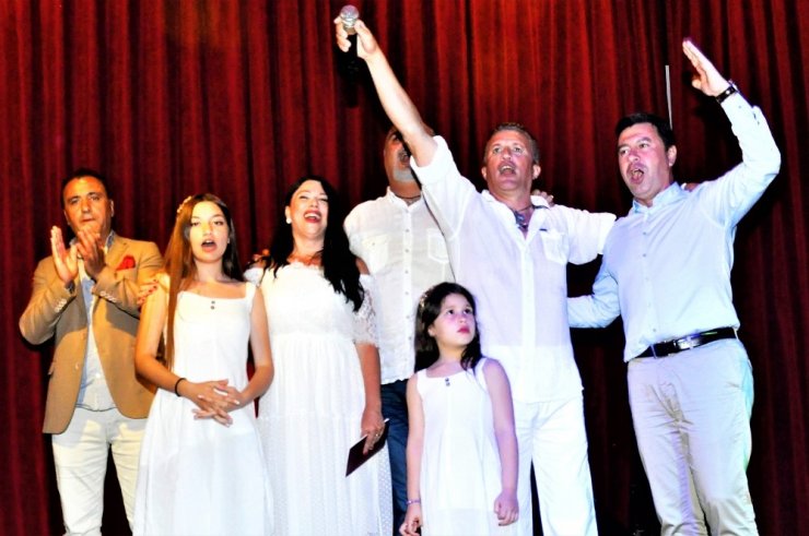 Ünlü sunucu Bodrum’da dünya evine girdi