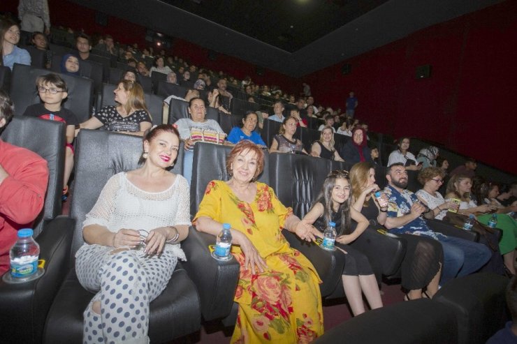 ‘Aykut Enişte’ filminin özel gösterimi Adana’da