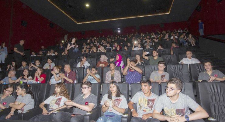 ‘Aykut Enişte’ filminin özel gösterimi Adana’da