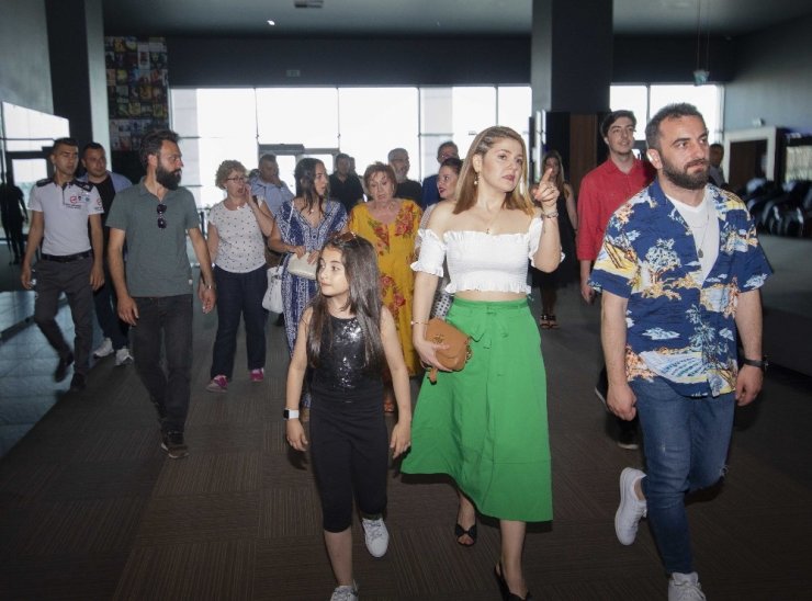 ‘Aykut Enişte’ filminin özel gösterimi Adana’da