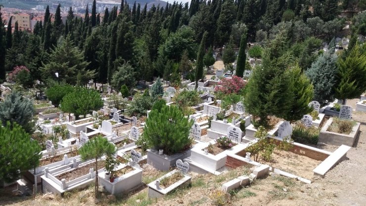 Eşref Kolçak eşinin mezarının üzerine gömülecek