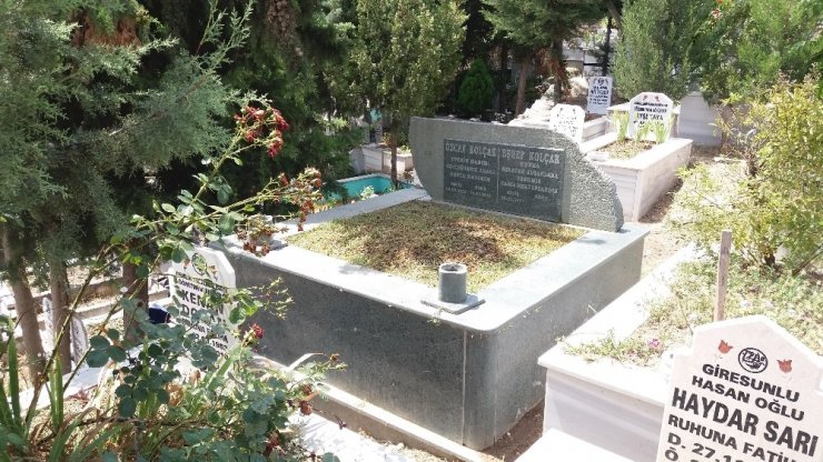 Eşref Kolçak eşinin mezarının üzerine gömülecek