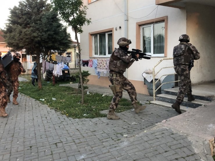 Bursa’da bin polisle dev uyuşturucu operasyonu