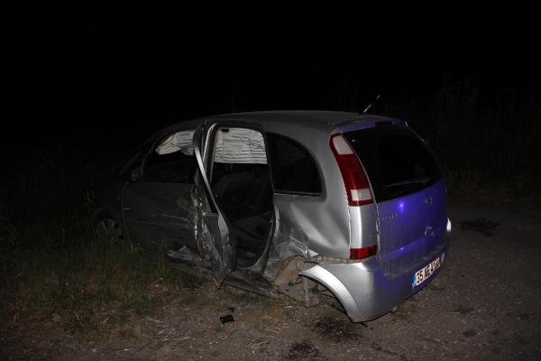 İzmir'de 2 otomobil çarpıştı: 7 yaralı 