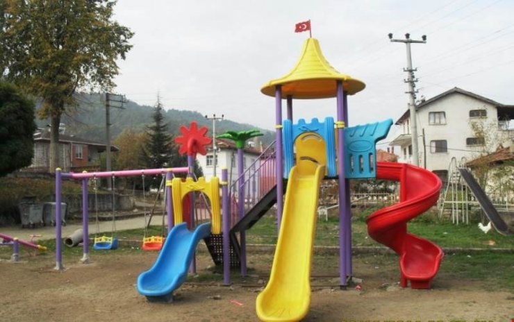 Simav Kaymakamlığından 12 köye çocuk parkı