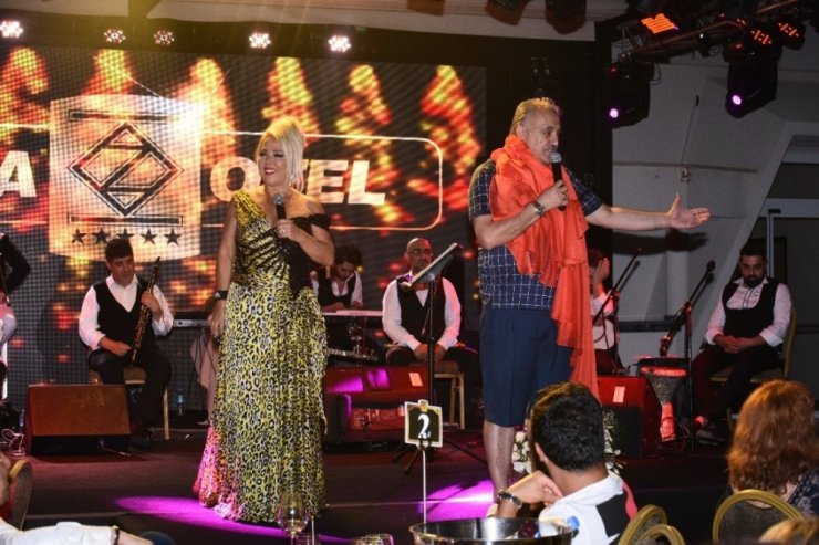 Safiye Soyman oğlunu görünce gözyaşlarını tutamadı