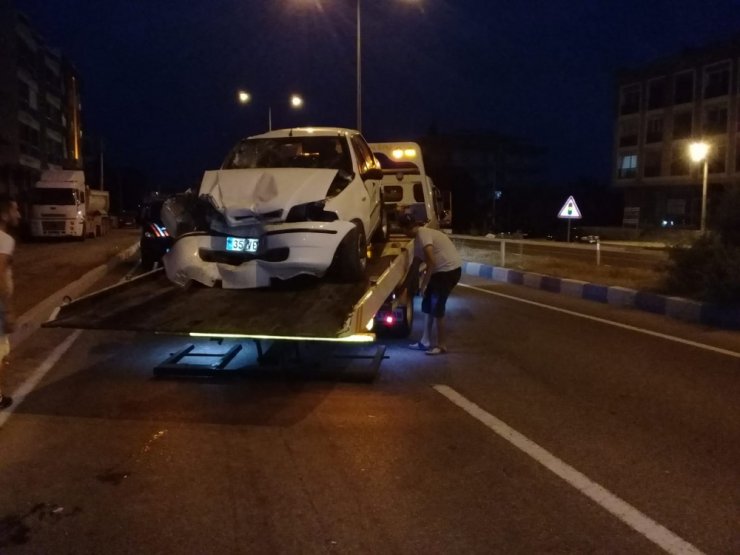 Aliağa’da 3 araç kaza yaptı: 2 yaralı