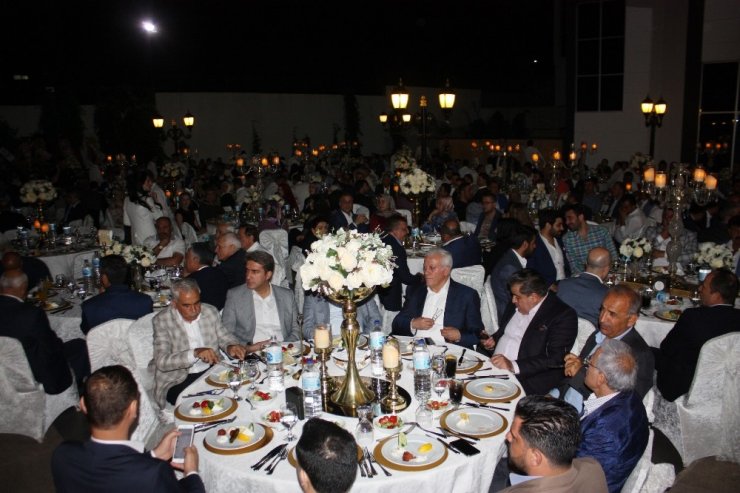 İş ve siyaset dünyasını bir araya getiren düğün