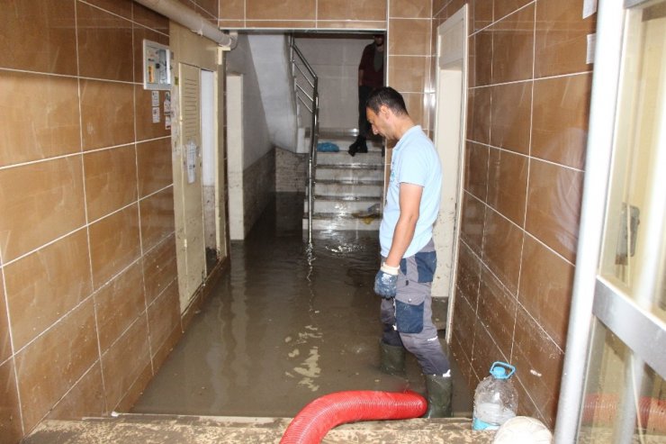 Eskişehir’de evleri su bastı