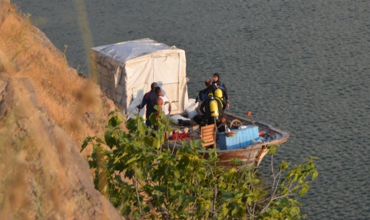Aracıyla baraj gölüne uçan şahsın cansız bedeni bulundu