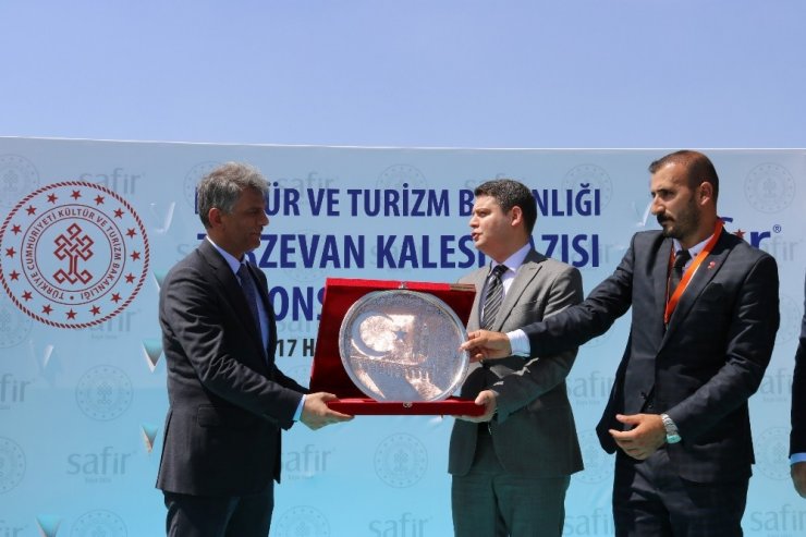 Zerzevan Kalesi’nde Kültür ve Turizm Bakanlığı ve Safir tuz arasında sponsorluk imza töreni gerçekleşti