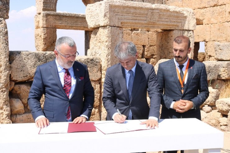 Zerzevan Kalesi’nde Kültür ve Turizm Bakanlığı ve Safir tuz arasında sponsorluk imza töreni gerçekleşti