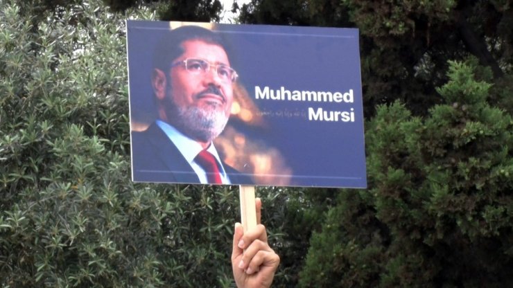 Mursi için gıyabi namazı kılındı