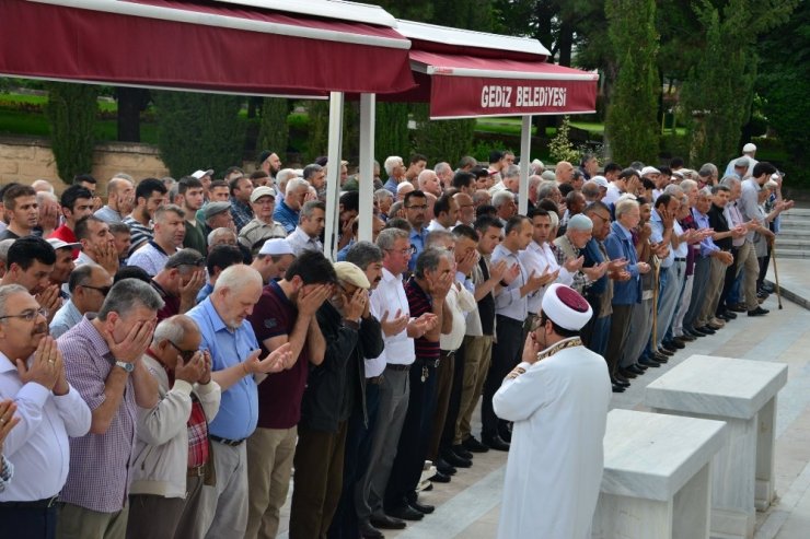 Gediz’de Mursi için gıyabi cenaze namazı