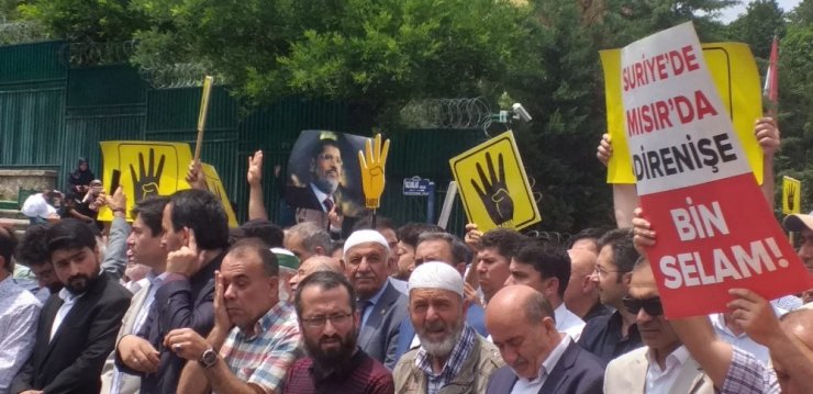 Mısır Büyükelçiliği önünde gıyabi cenaze namazı kılındı