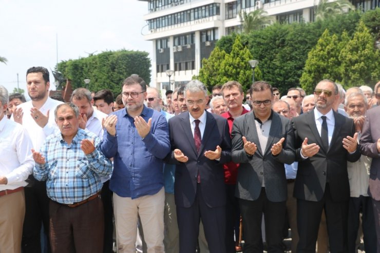 Mursi için gıyabi cenaze namazına İzmir’den destek