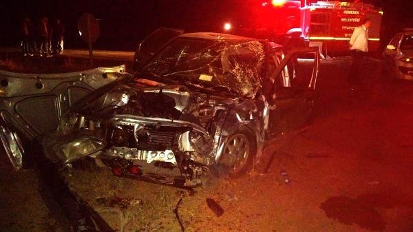 Sivas'ta 2 otomobil çarpıştı: 7 yaralı