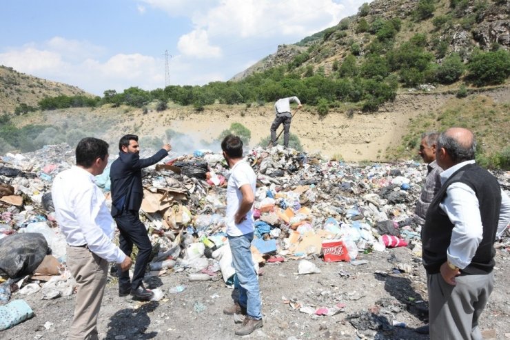 Başkan Vekili Karataş, çöp depolama alanında incelemelerde bulundu