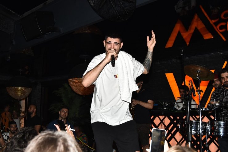 Demet Akalın’dan özür diledi