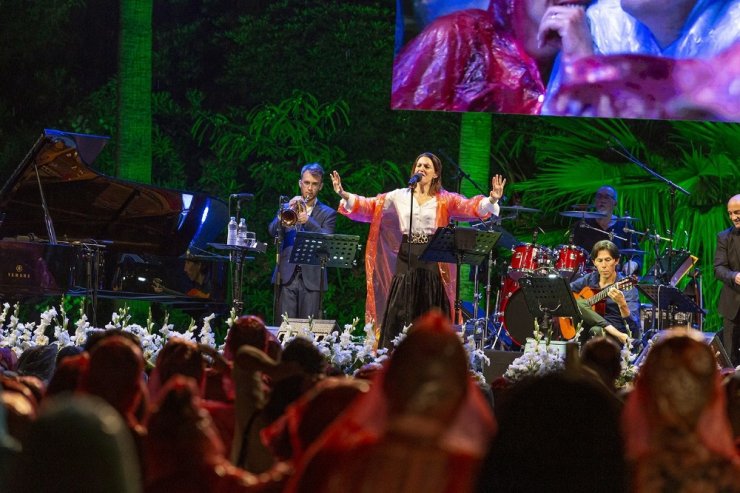 Antalya’da Monica Molina rüzgarı