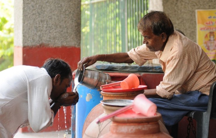 Hindistan’da aşırı sıcaklar yüzünden ölenlerin sayısı 92’ye çıktı