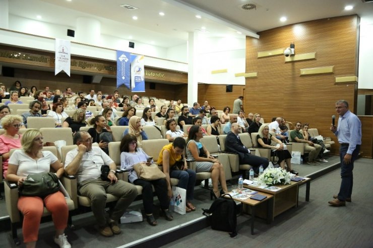 HKÜ İzmir’de rehber öğretmenlerle buluştu