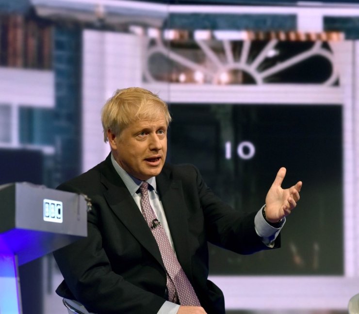 İngiltere’de başbakanlık arayışında Johnson’ın liderliği sürüyor
