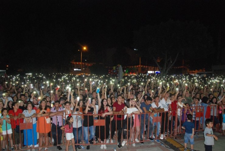 Mehmetçiğe destek olduğu için konseri iptal edilen Fettah Can Silifkelilerle buluştu