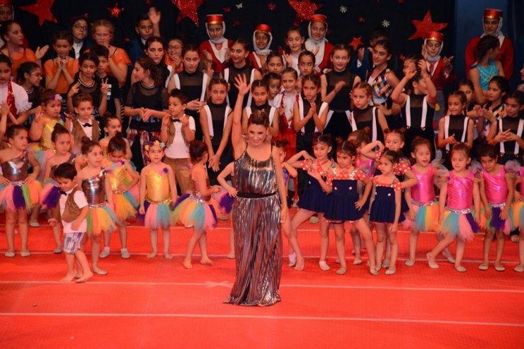 Yıl sonu gösterisinde ’Evet’ dediler