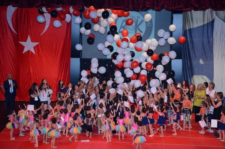 Yıl sonu gösterisinde ’Evet’ dediler