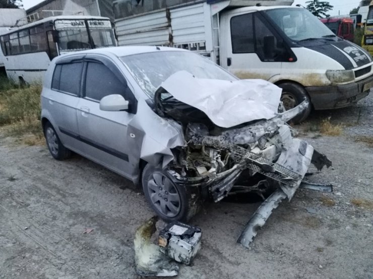 Tarsus’taki kazada yaralanan 2 genç hayatını kaybetti