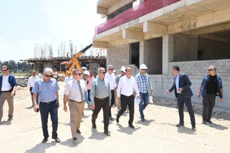 Vali Karaloğlu devam eden restorasyon ve inşaat çalışmalarını denetledi
