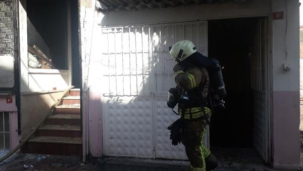 Bağcılar'da iş yeri yangını mahalleliyi sokağa döktü