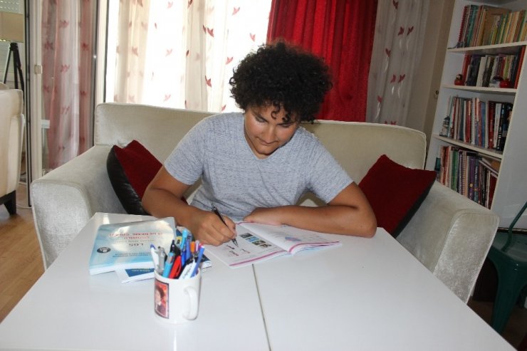 LGS birincilerinden Hamza: “Sınavı başarmam gereken en büyük hedef gibi gördüm”