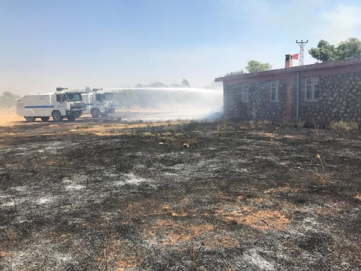 Köydeki yangına itfaiye ve TOMA’lar müdahale etti