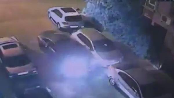 Bahçelievler'de tartışma sonrası sinirle gaza basan sürücü araçlara çarpıp takla attı