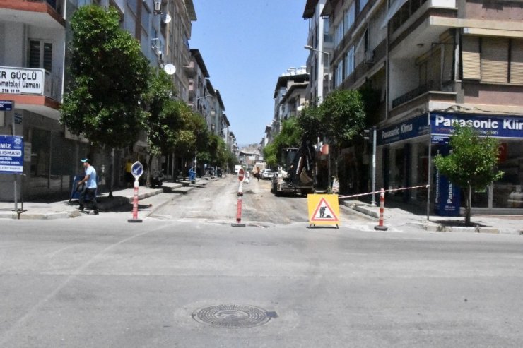 Büyükşehir Nazilli’de sıcak asfalt çalışması başlattı