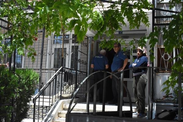 Konya'da bir evden gelen kötü koku polisi harekete geçirdi
