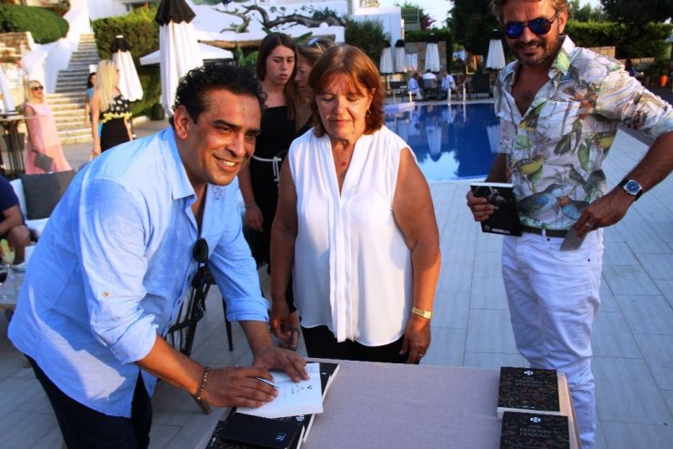 90’lı yılların efsane sanatçısı Ege, Bodrum’da yeni kitabını tanıttı