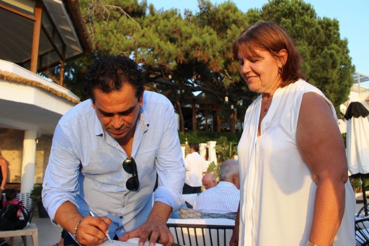 90’lı yılların efsane sanatçısı Ege, Bodrum’da yeni kitabını tanıttı