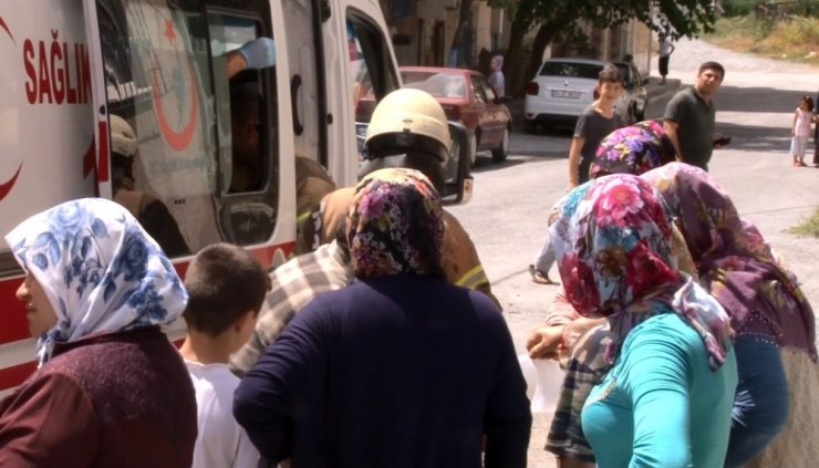 Arnavutköy’de yangında alevlerin arasında kalan çocukları itfaiye kurtardı