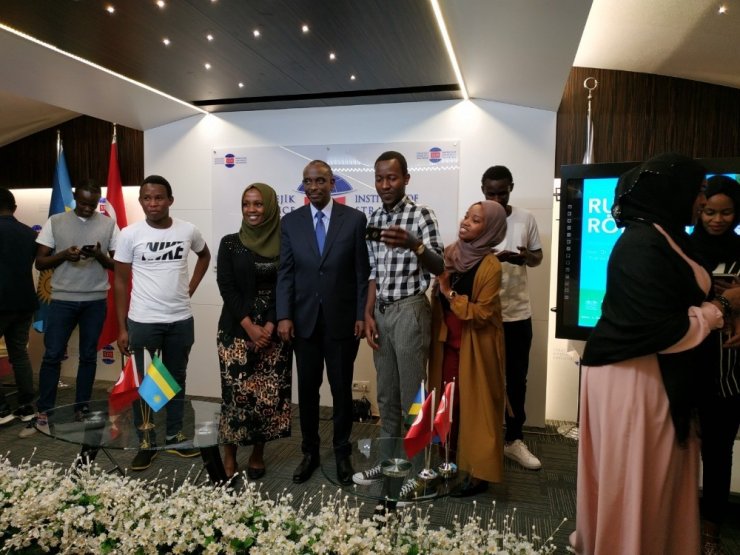 Düzce Üniversitesi öğrencileri Ruanda Dış İşleri Bakanı’nın verdiği konferansa katıldı