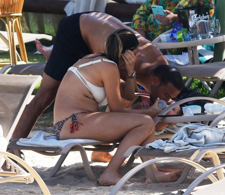 Cenk Tosun Bodrum’da tatilde