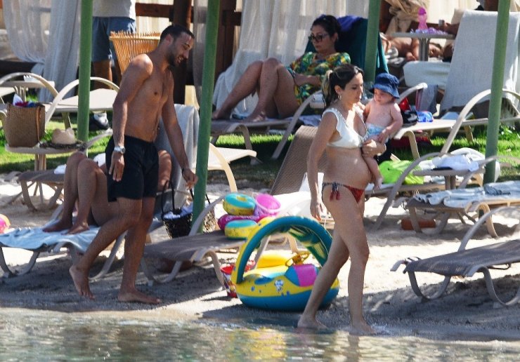 Cenk Tosun Bodrum’da tatilde