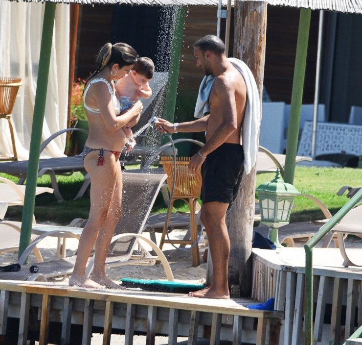 Cenk Tosun Bodrum’da tatilde